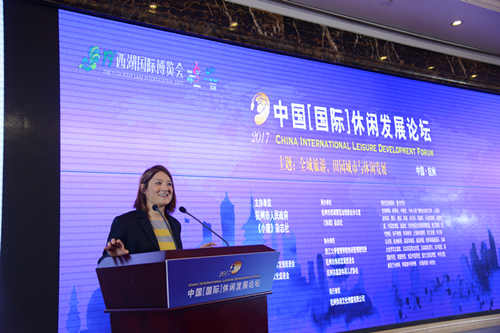 美国华盛顿州众议员Mia Gregeson发表演讲.jpg